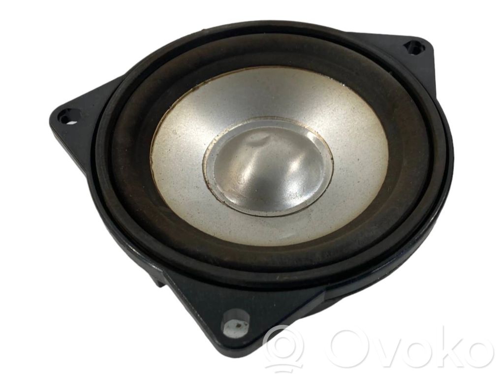Speaker(s) in front door