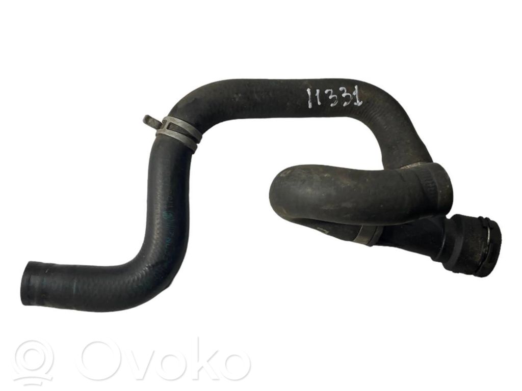 Caurulīte (-es) / šļūtene (-es)