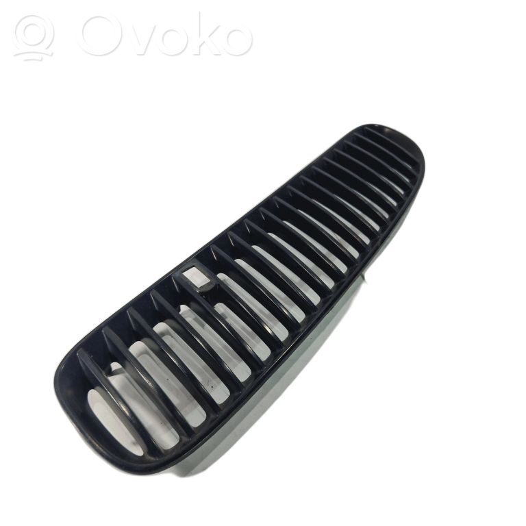 Bonnet decorative grille