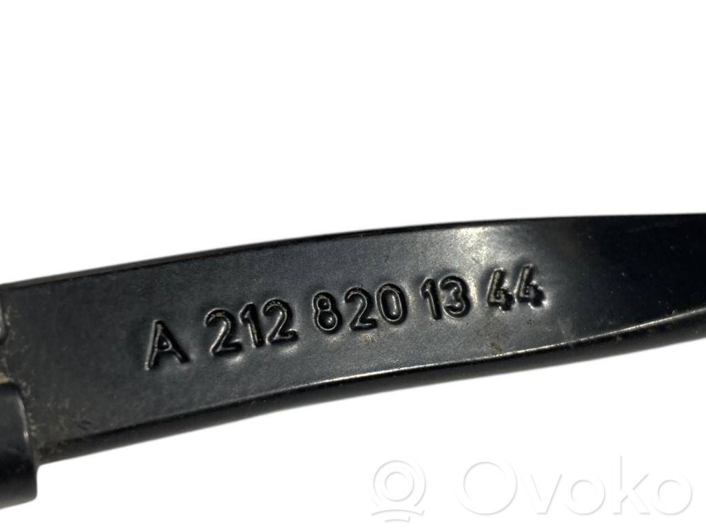 Priekšējā loga tīrītāja kājiņa