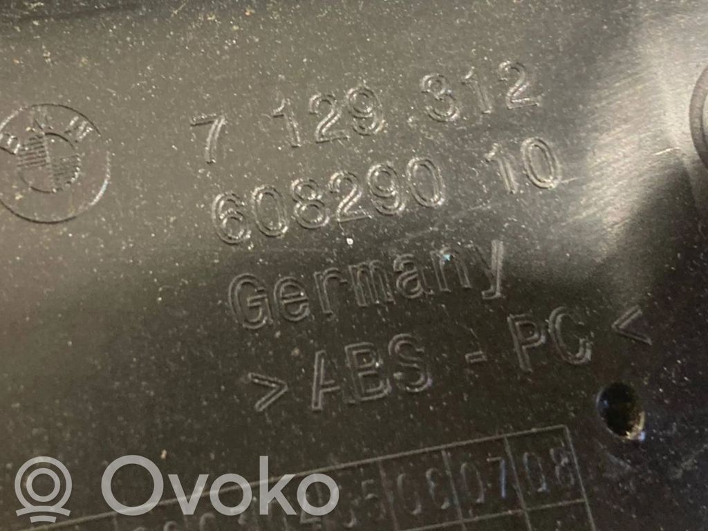 (A) statņa dekoratīvā apdare