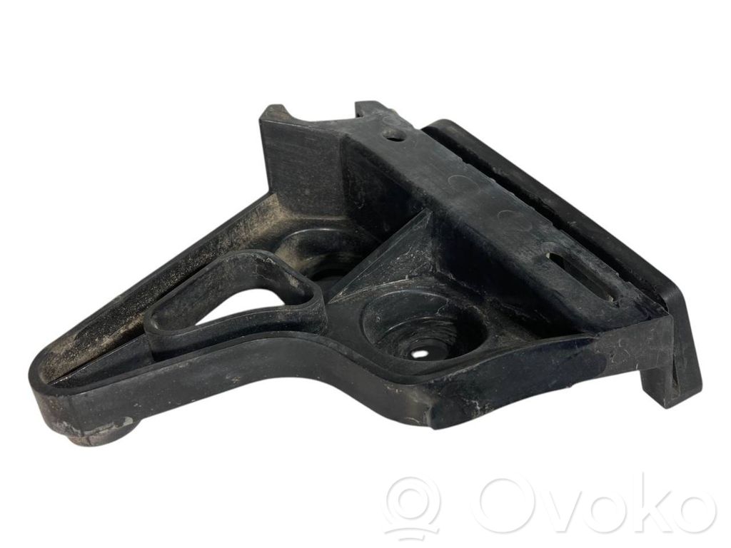 Rear bumper mounting bracket