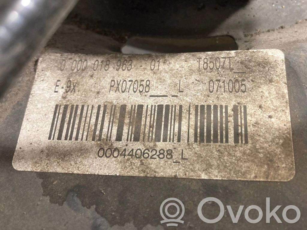 Aizmugurē riteņa rumbas vārpstas šarnīrs (stupica, capfa)