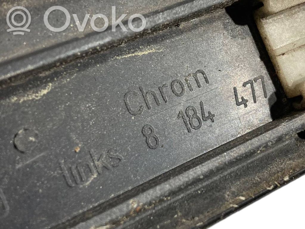 Priekšpusē durvju dekoratīvā apdare (moldings)