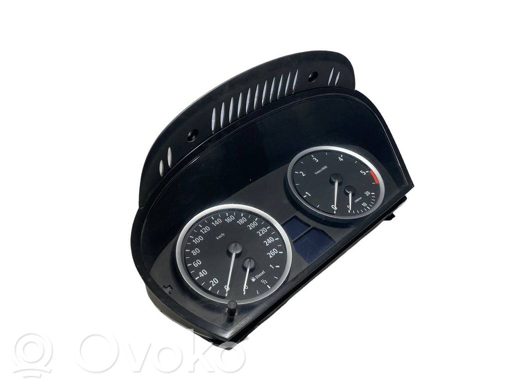 Speedometer (in the instrument panel)