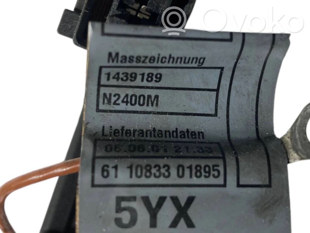 Fuel injector wires
