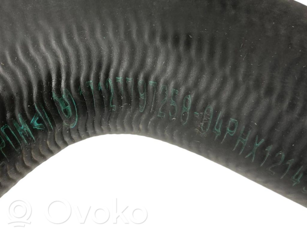 Caurulīte (-es) / šļūtene (-es)