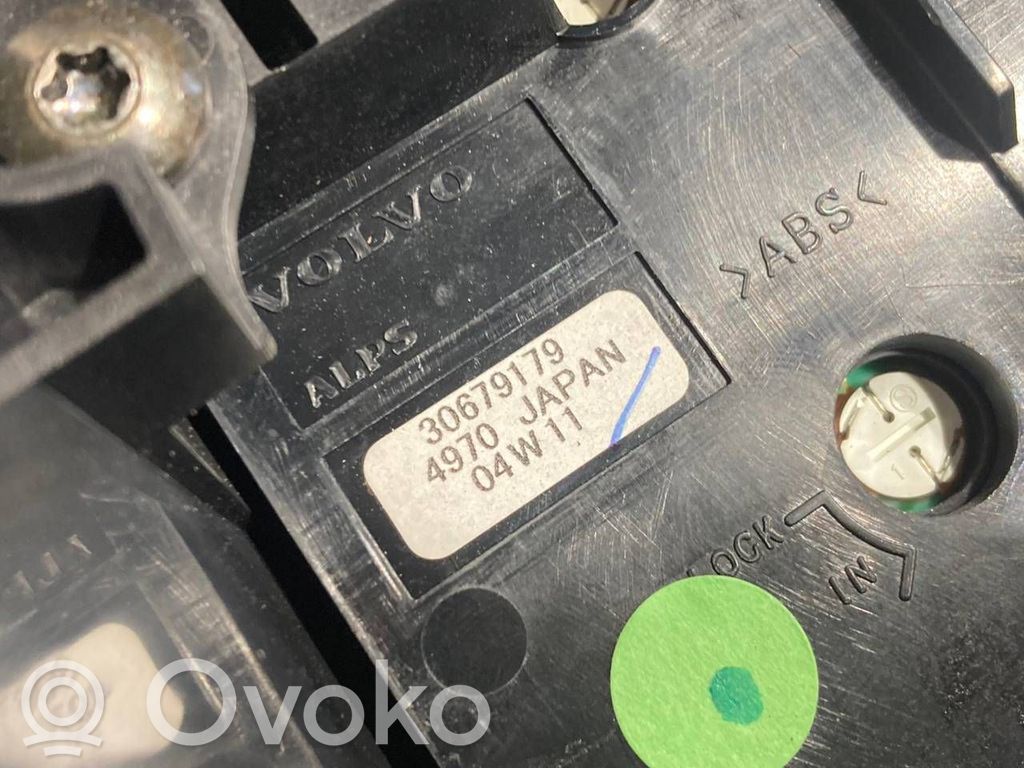 Radio / CD/DVD atskaņotājs / navigācija