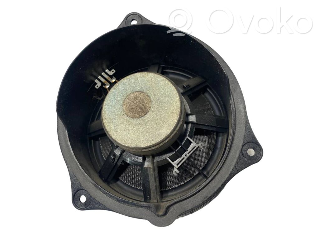 Speaker(s) in front door