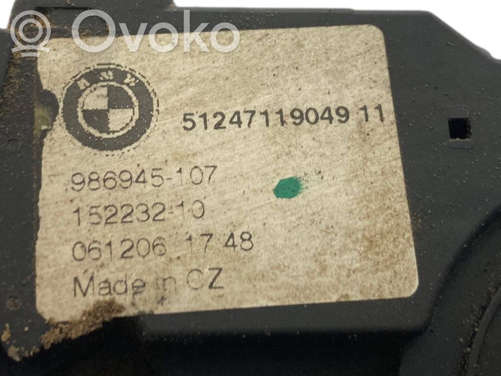 Aizmugurējā pārsega slēdzene