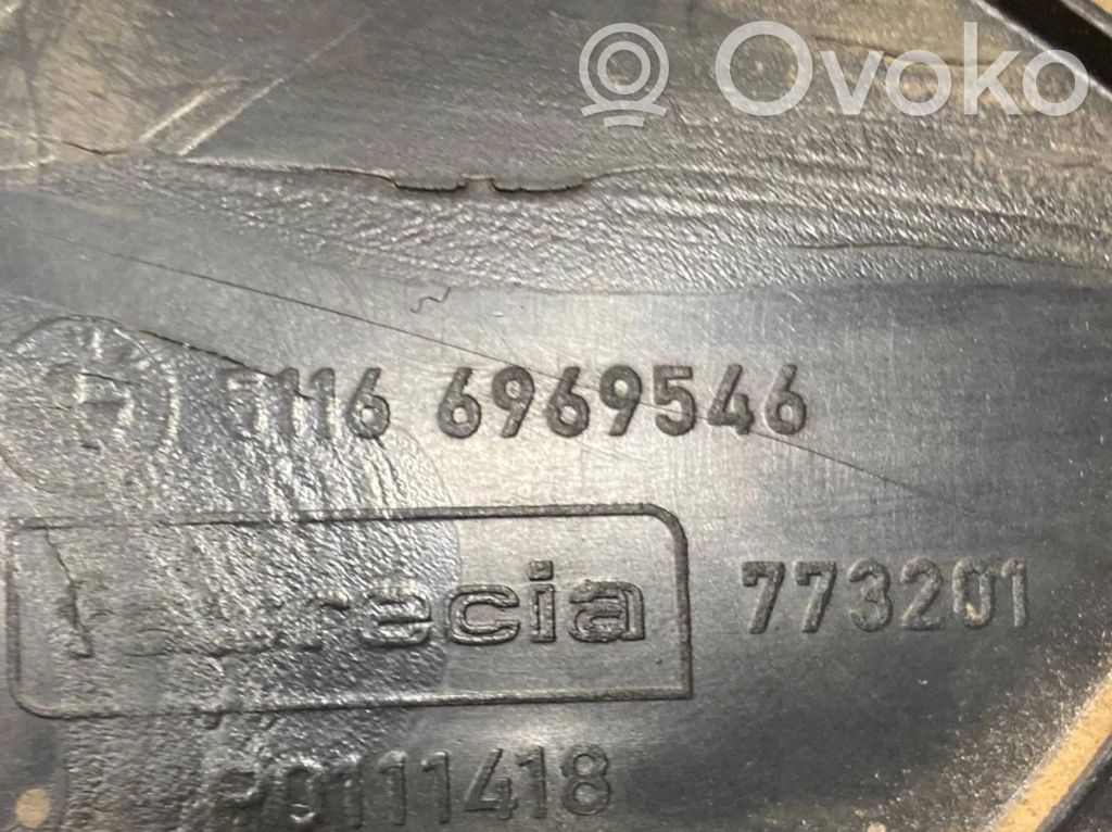 Sānu dekoratīvā apdare (priekšā)