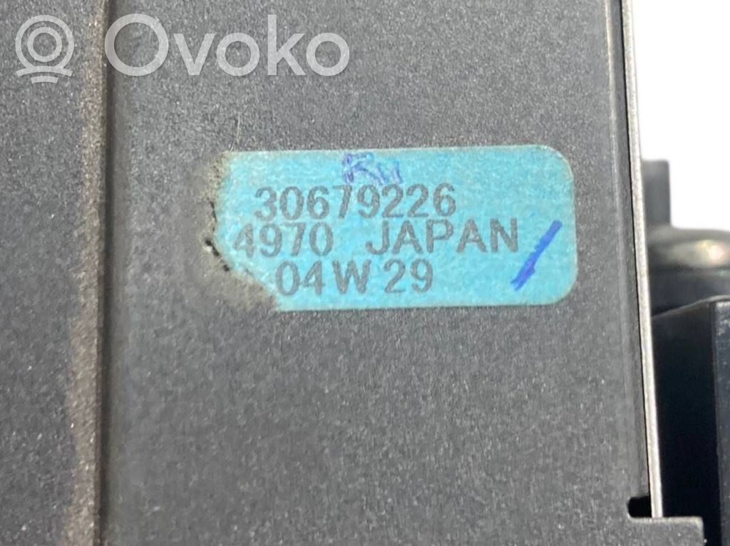 Radio / CD/DVD atskaņotājs / navigācija