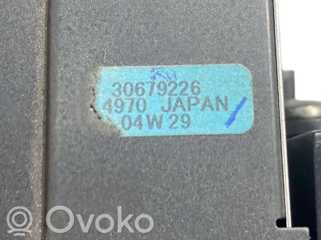 Radio / CD/DVD atskaņotājs / navigācija