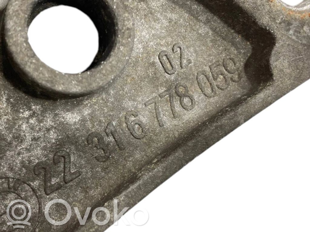 Кронштейн крепления трансмиссии