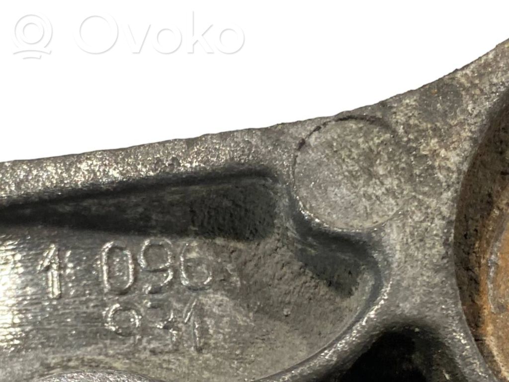 Pārnesumkārbas stiprinājuma kronšteins