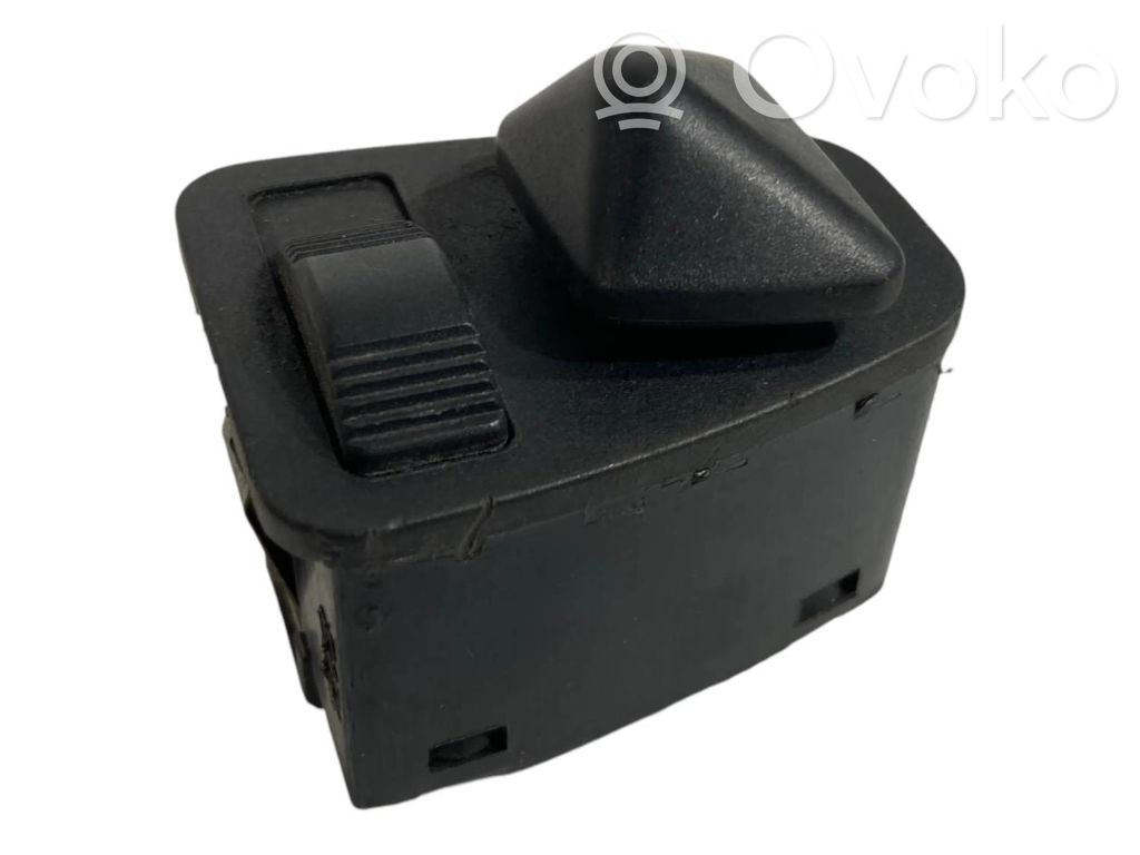 Side mirror switch