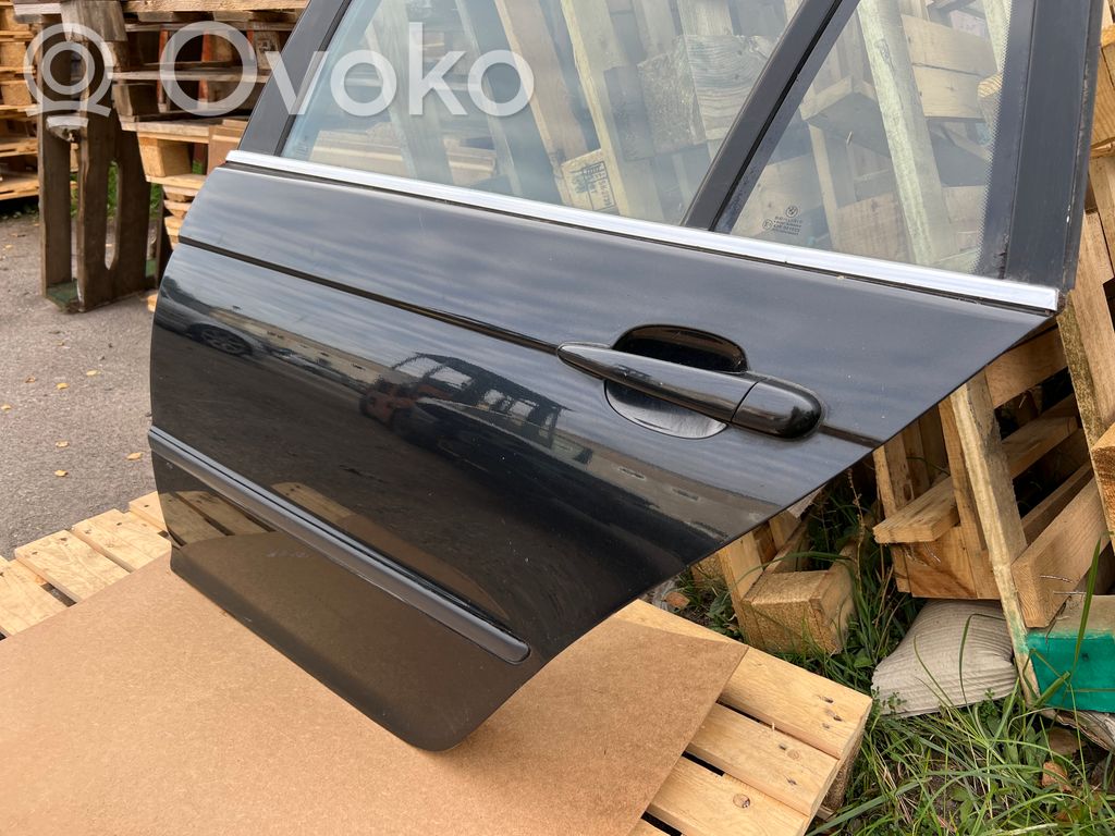 Aizmugurējās durvis