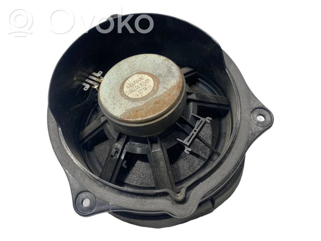 Speaker(s) in front door