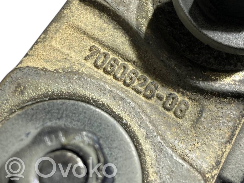 Aizmugurējā pārsega eņģe (-ess)