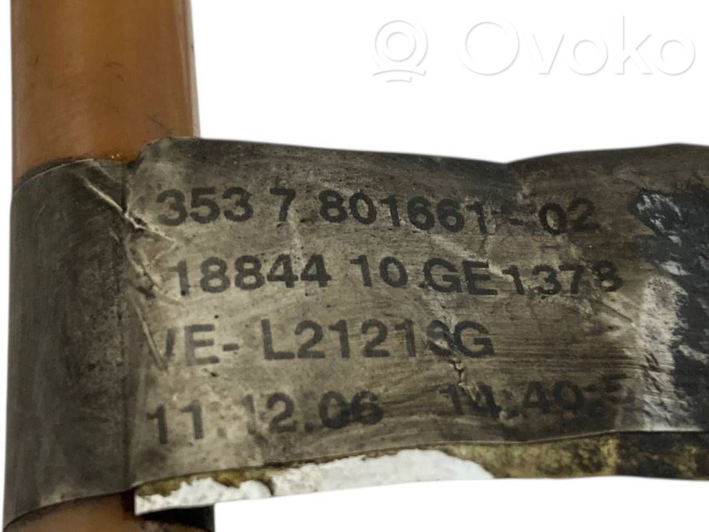 Caurule (-es) / šļūtene (-es)