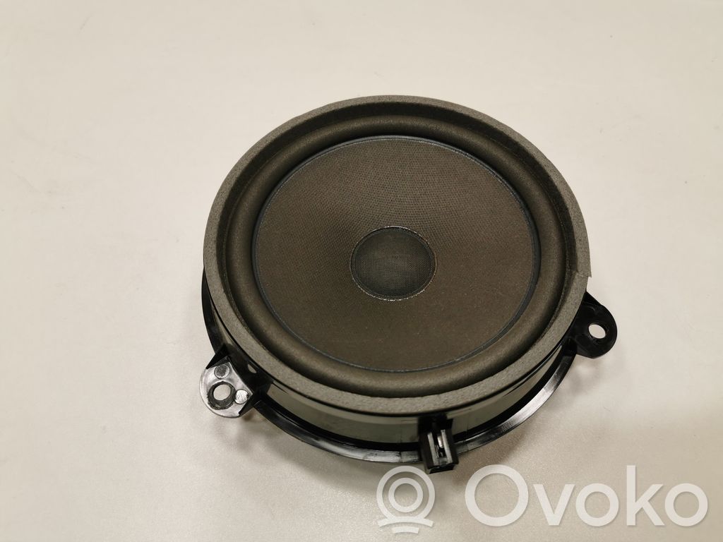 Speaker(s) in front door