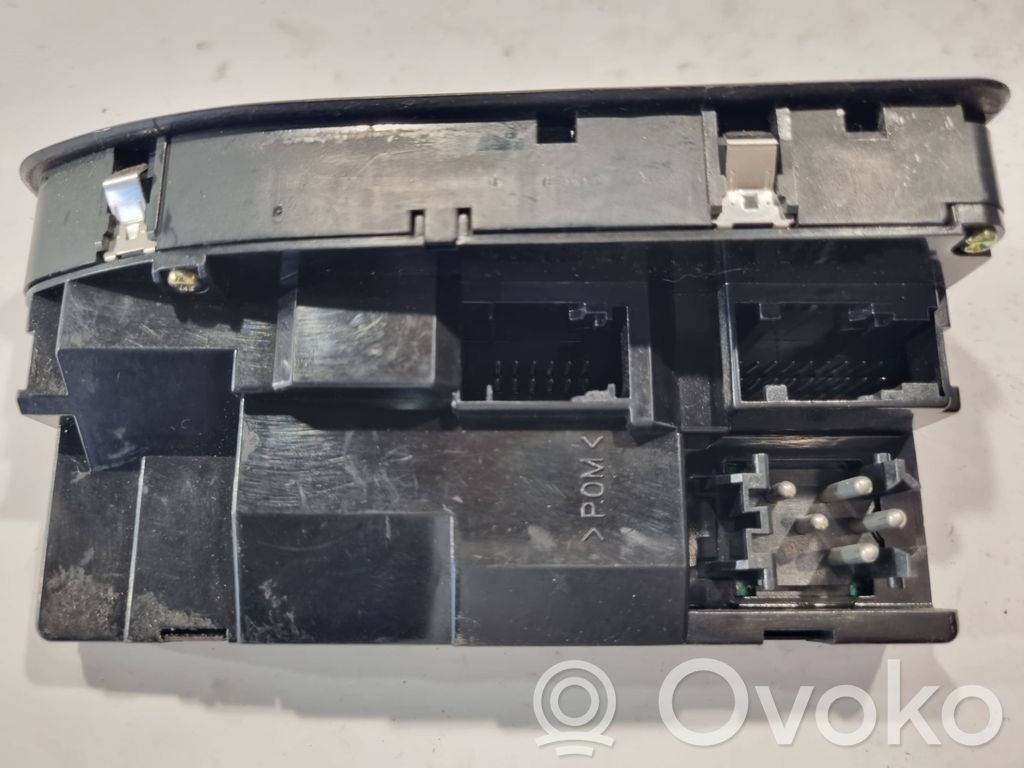 Window lift control switch(es)