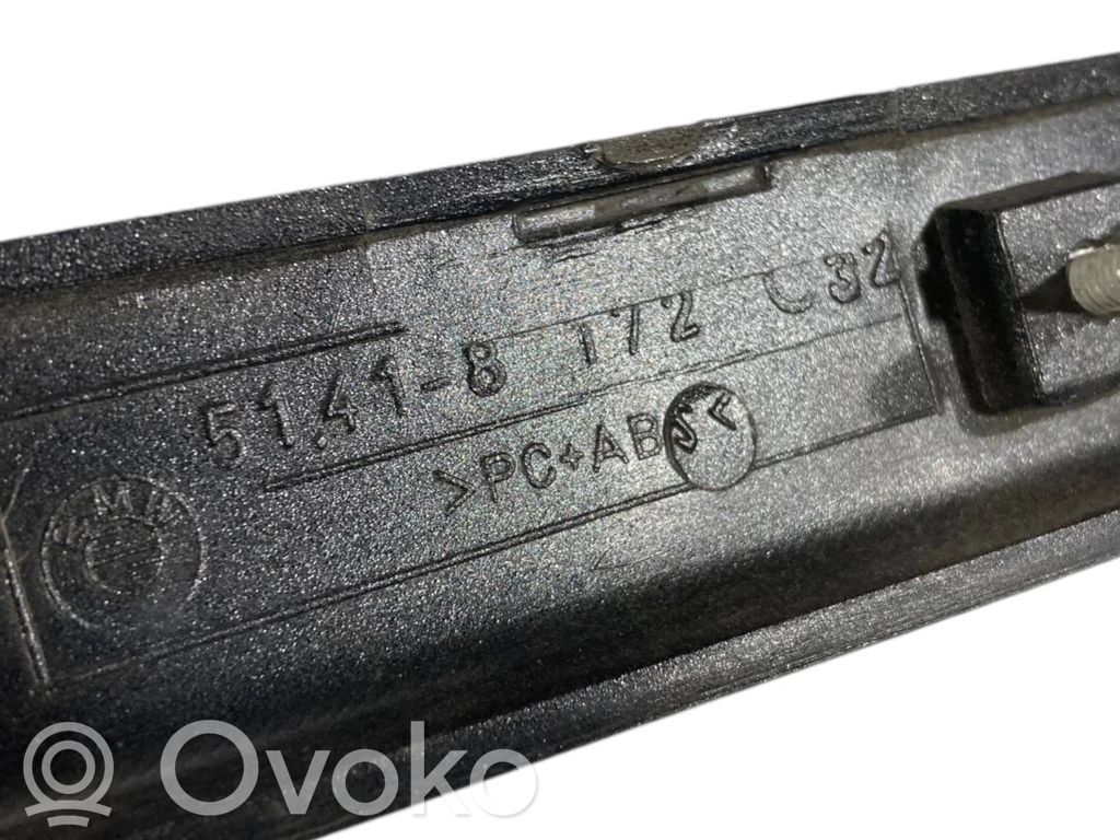 Priekšpusē dekoratīvās apdares lenta