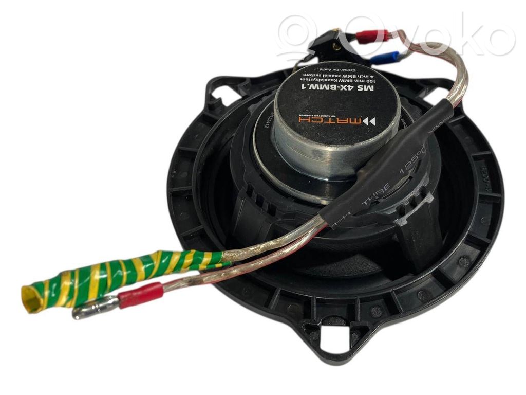 Skaļrunis (-i) priekšējās durvīs