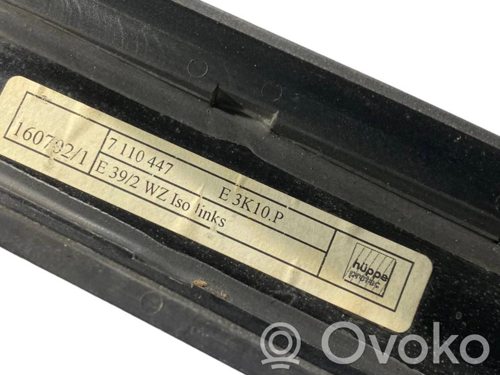 Aizmugurē logu aizkars