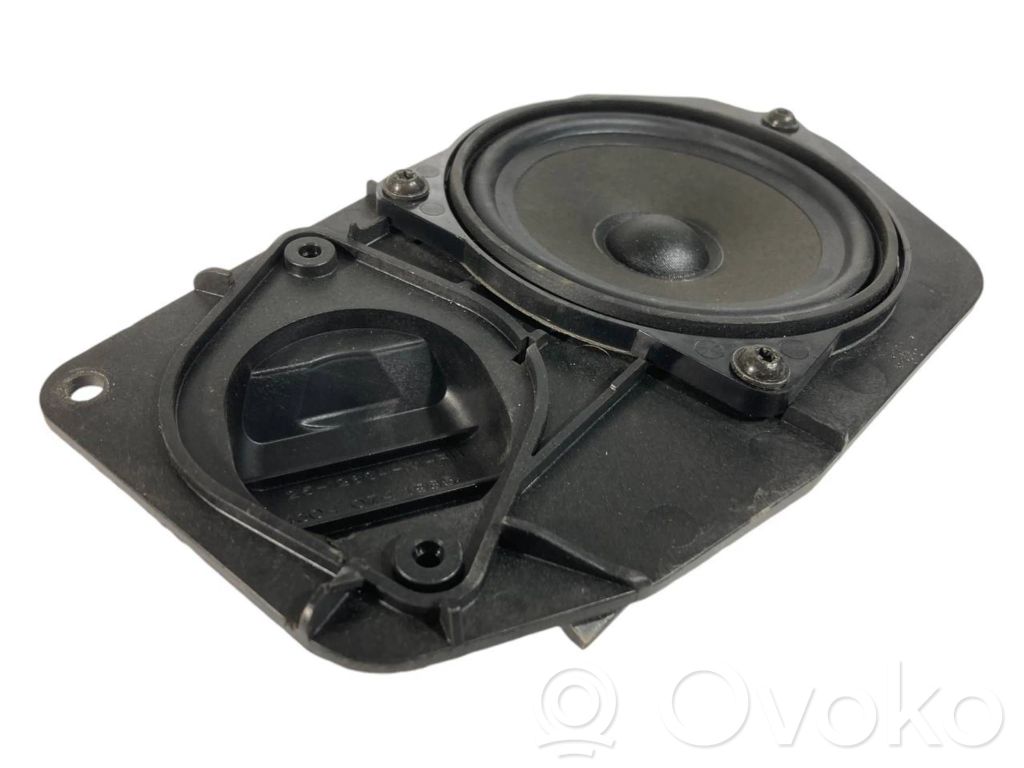 Speaker(s) in the rear door