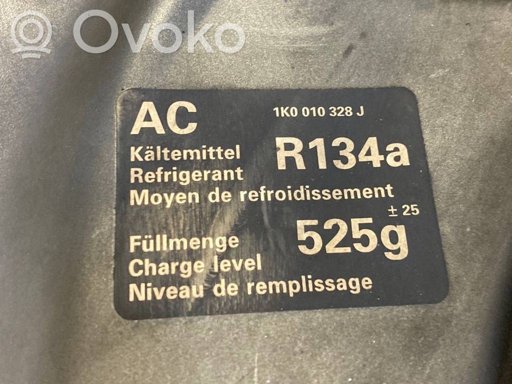 Dzinēja pārsegs (vāks)