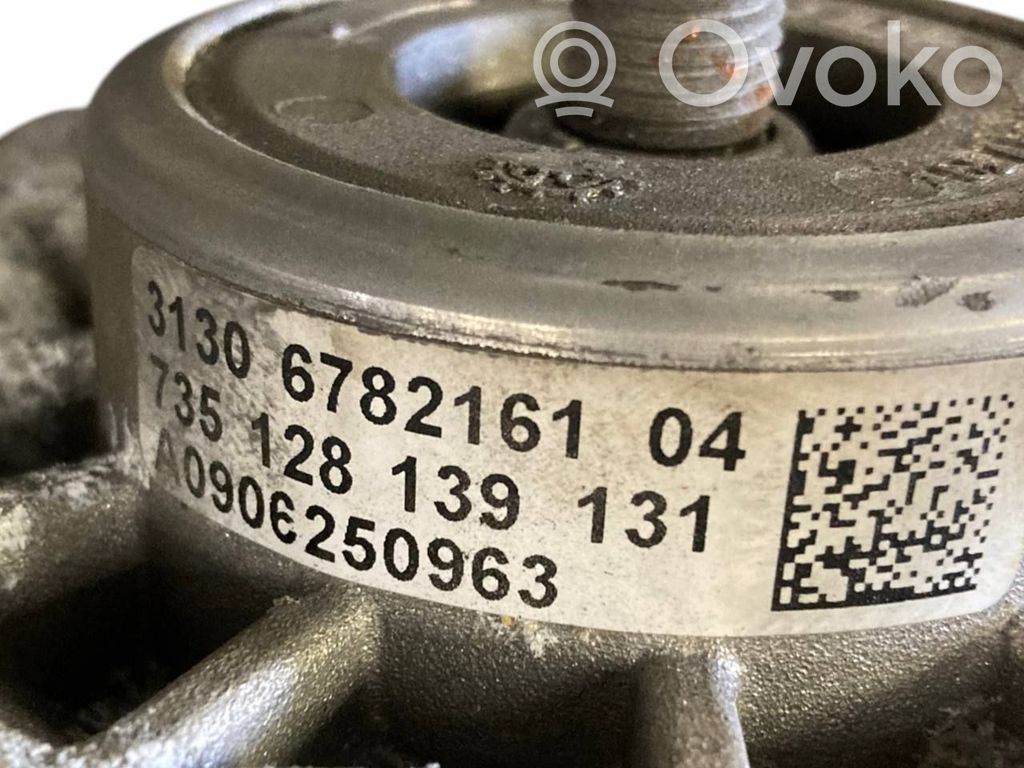 Priekšpusē amortizators ar atsperi