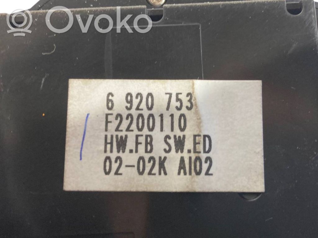 Multimediju kontrolieris