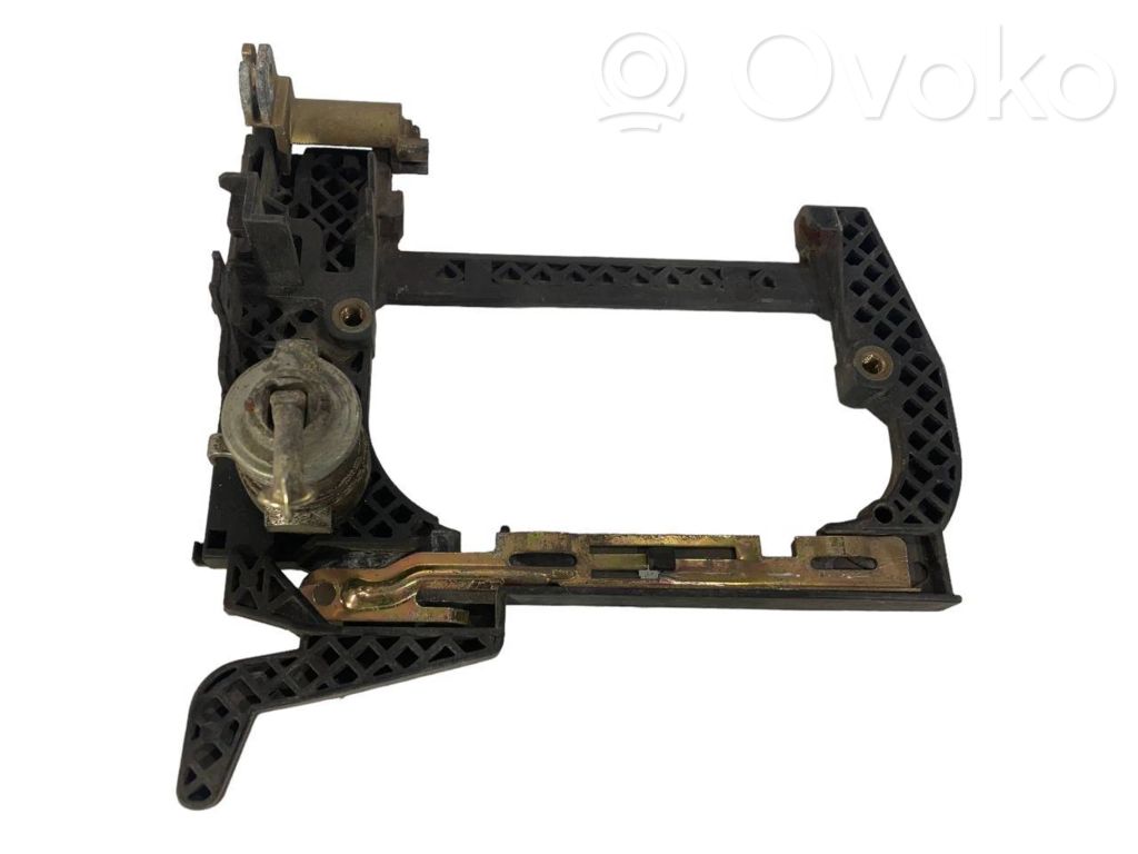 Holder/bracket for external opening handle at the front