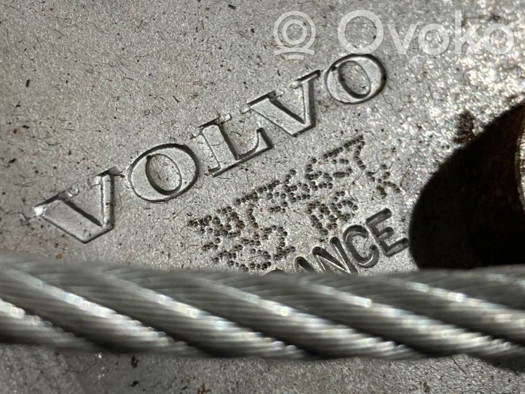 Rokas bremzes mehānisms (salonā)