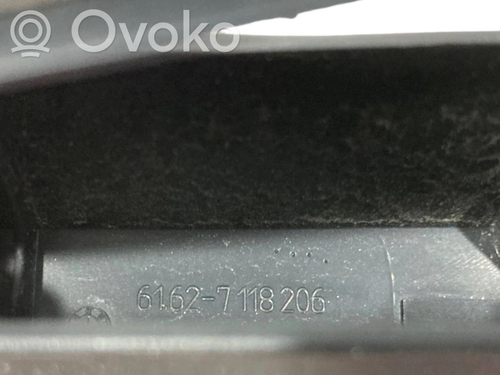 Aizmugurējā loga tīrītāja kājiņa