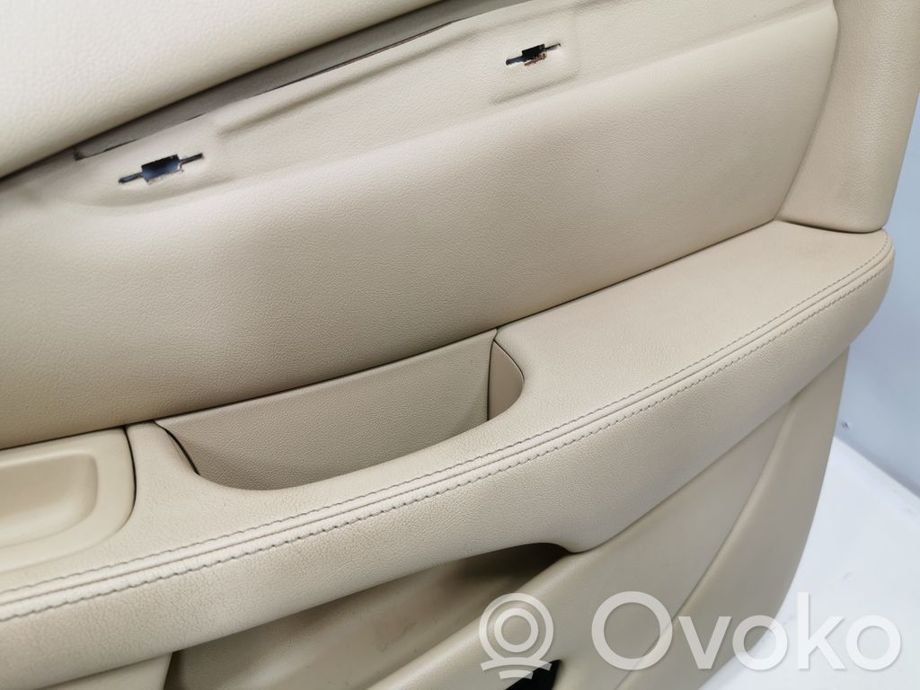 Priekšējo durvju apdare