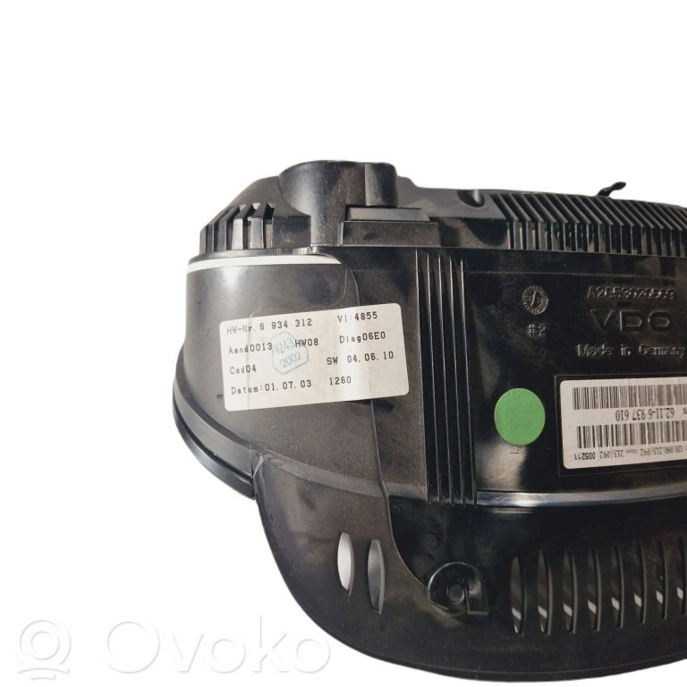 Speedometer (in the instrument panel)