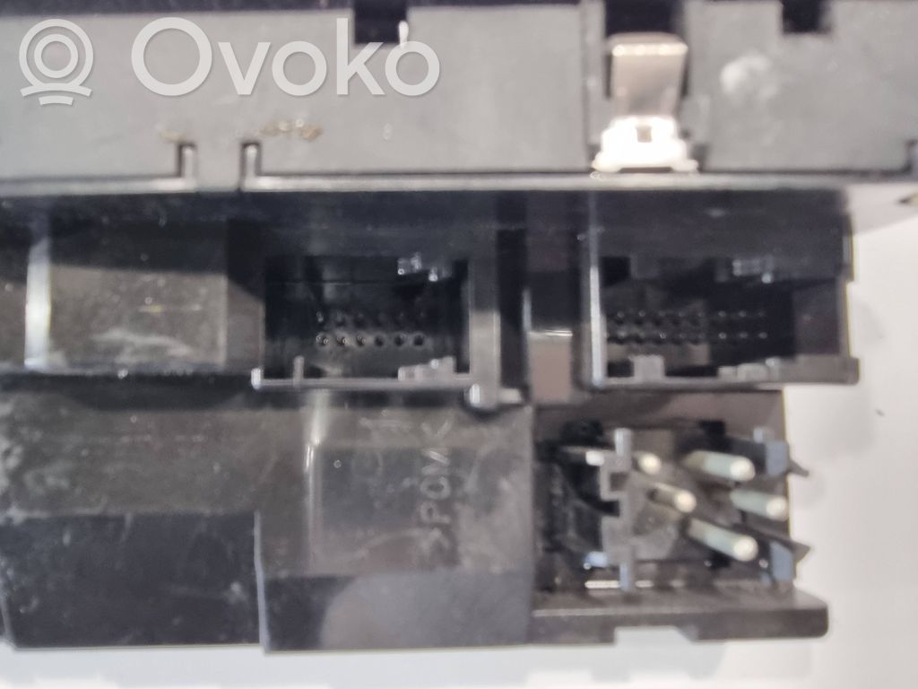 Window lift control switch(es)