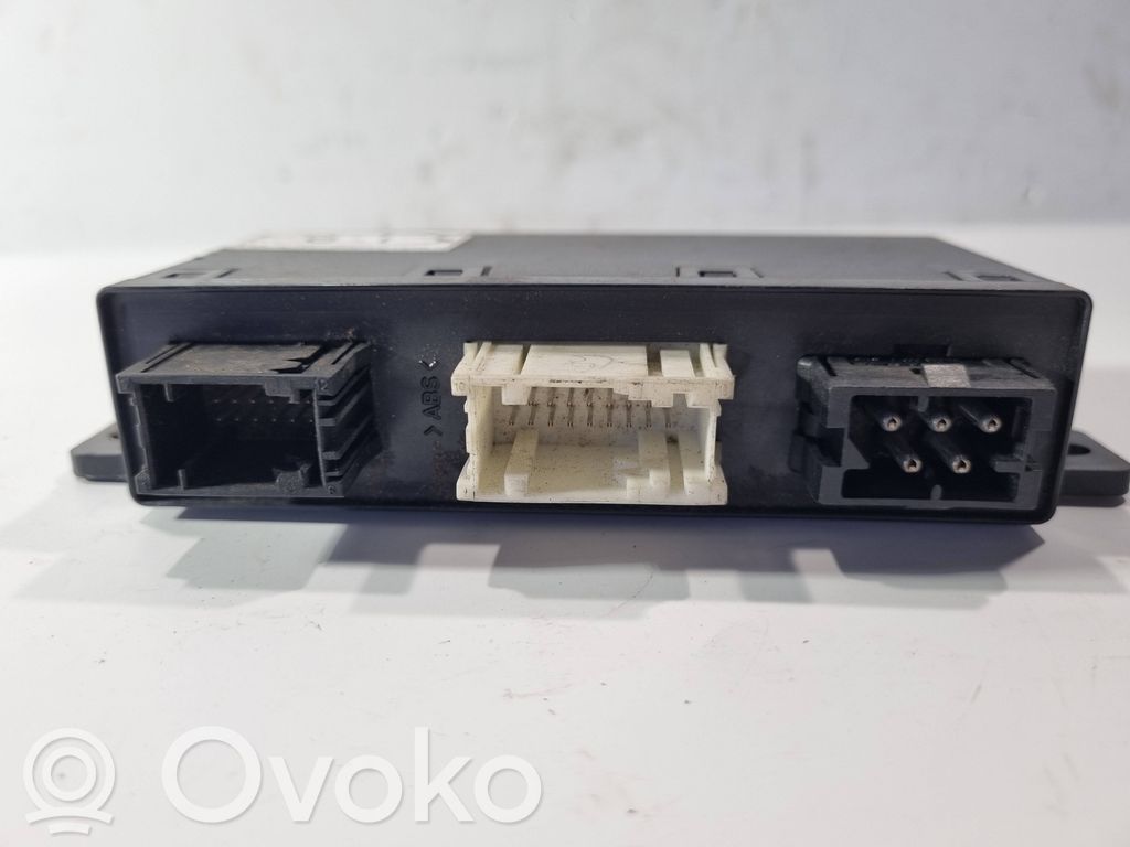 Durvju vadības bloks