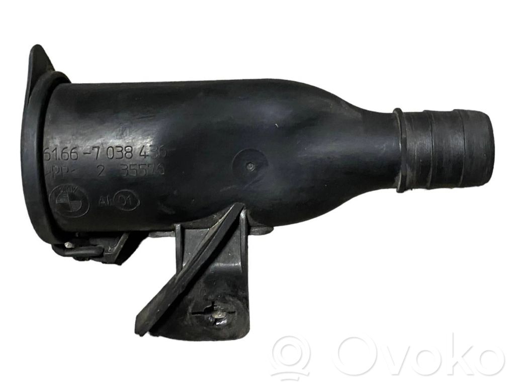 Window fluid reservoir filler pipe