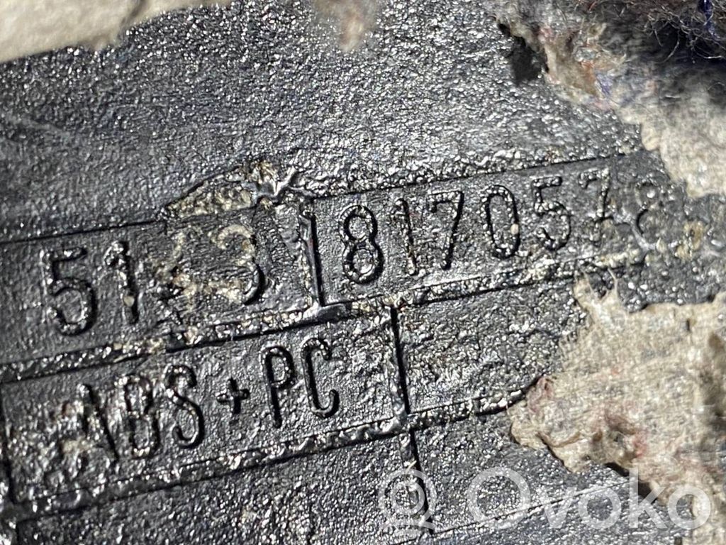 (D) statņa dekoratīvā apdare (augšdaļa)