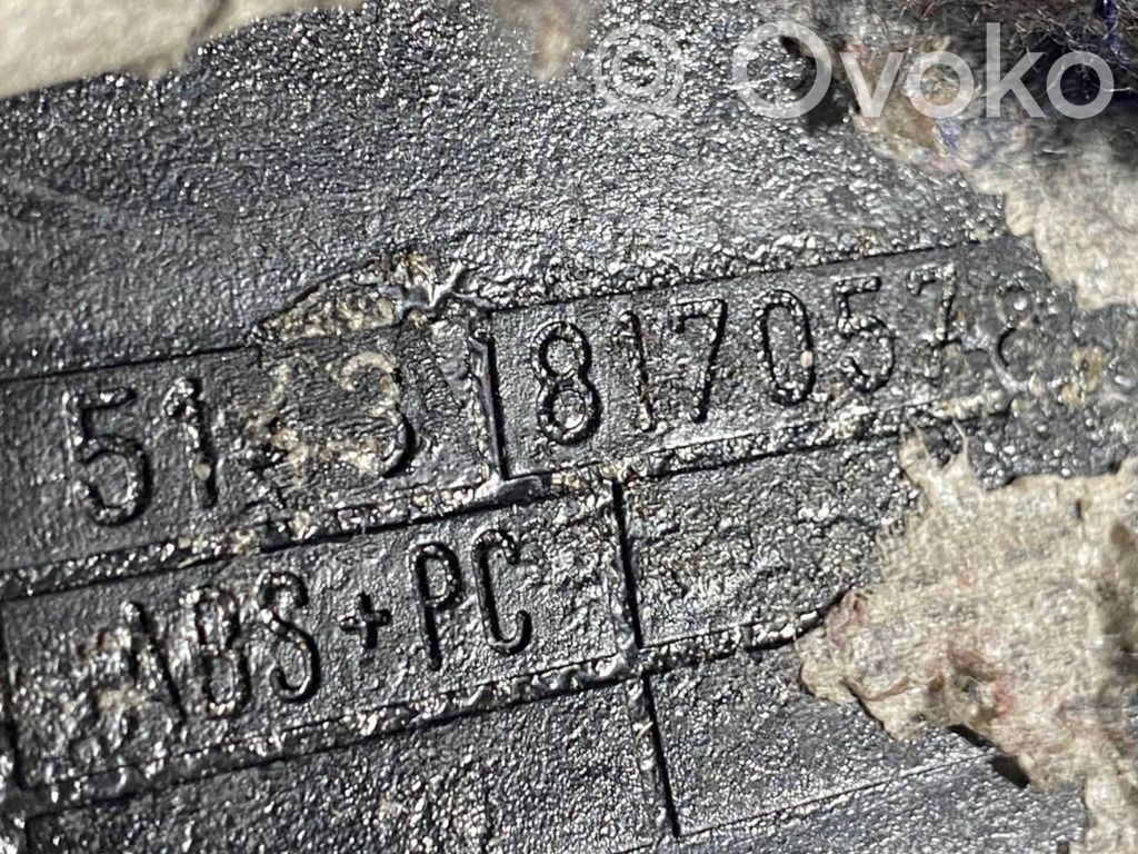 (D) statņa dekoratīvā apdare (augšdaļa)