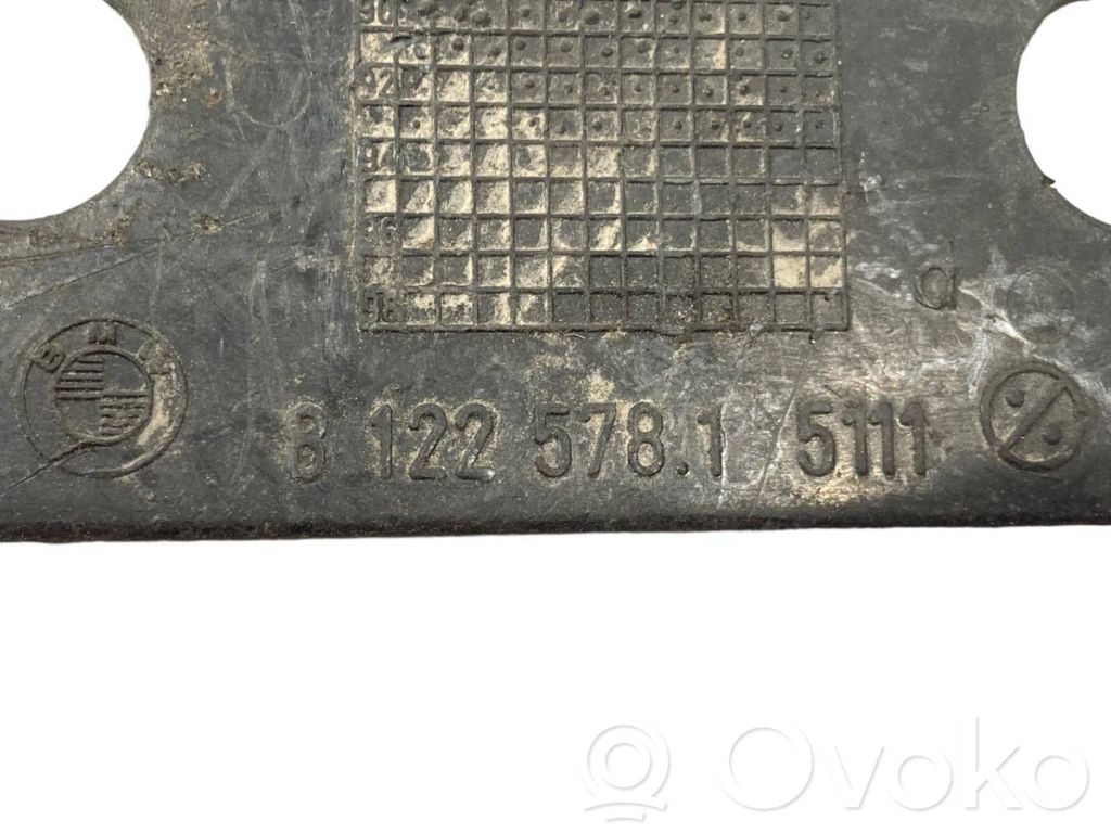 Priekšpusē bampera turētājs