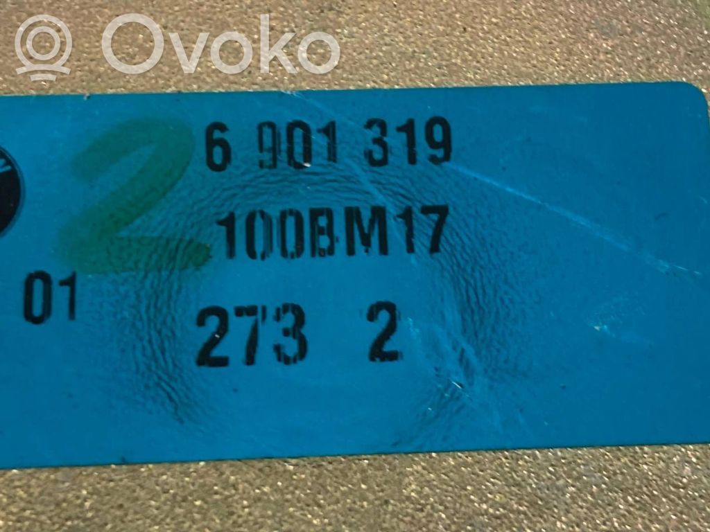 Skaļrunis (-i) aizmugurējā palodzē