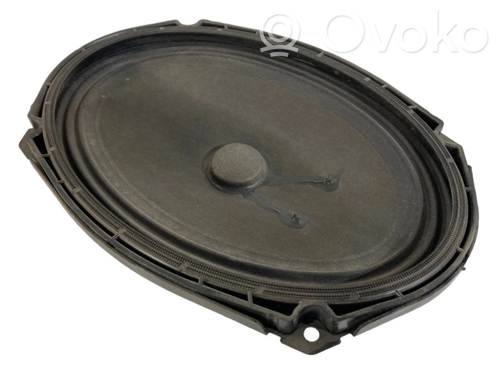 Speaker(s) in the rear window