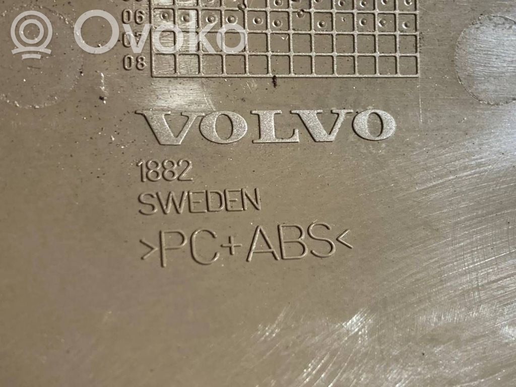 Augšējā dekoratīvā apdare (pie loga)