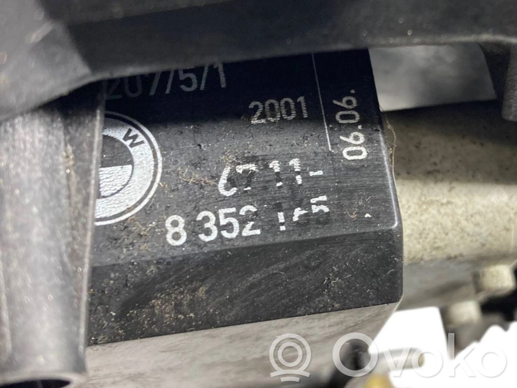 Priekšpusē slēdzene