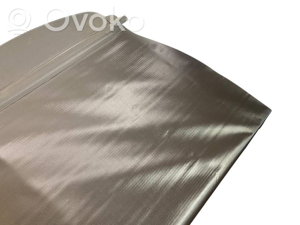 Bagāžnieks logu aizkars