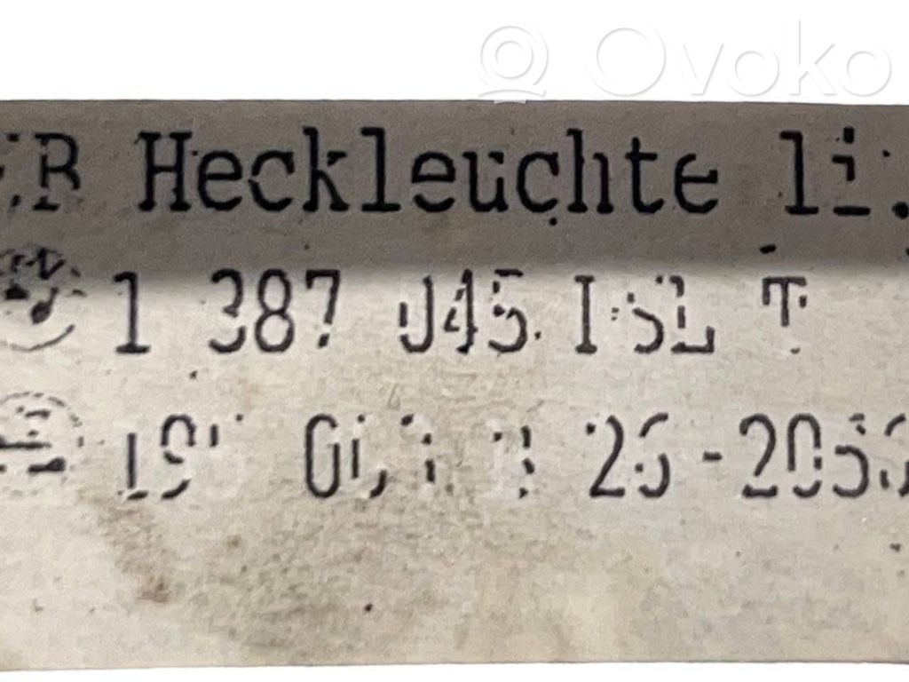 Aizmugurējais lukturis virsbūvē